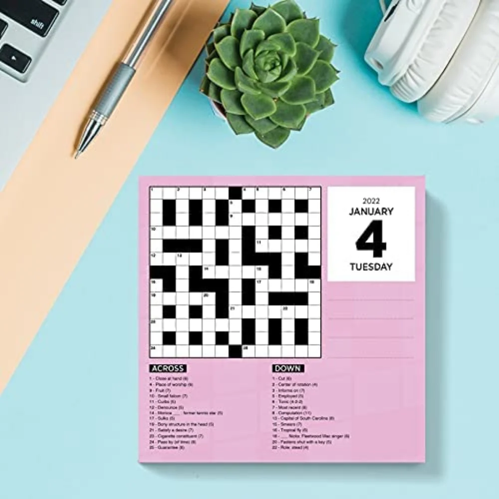 TF PUBLISHING - 2022 Crossword Puzzles Daily Desktop Calendar